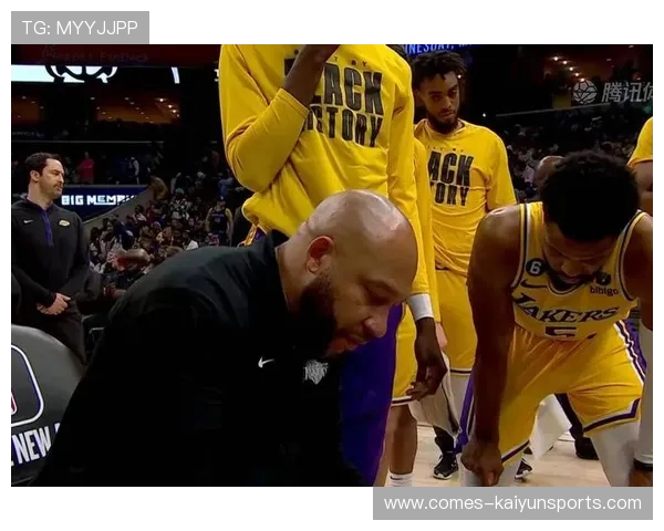 湖人推出“3D战术演练屏”，辅助教练组教学，湖人战术手册