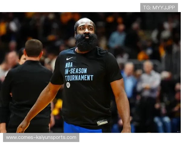 “亚戈·卡尔曼的高效进攻与防守技巧，推动美洲狮队向冠军迈进”