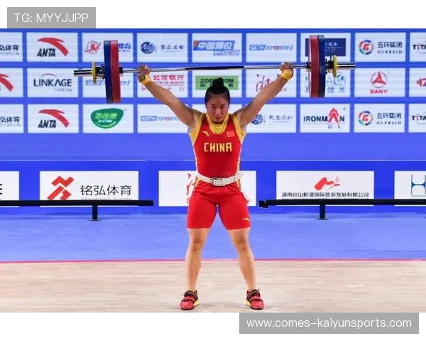 举重女子组新秀表现抢眼，举重队女子